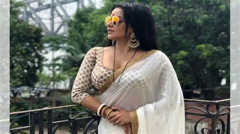 Former Bigg Boss Contestant Mona Lisa Bold Pic Hindi Filmibeat