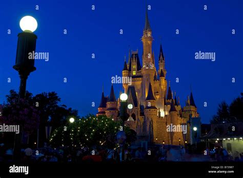 Disney world mickey mouse castle hi-res stock photography and images ...