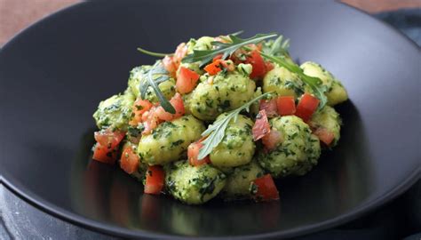 Gnocchi Di Patate Al Pesto Con Pomodorini Leggeri E Ricchi Di Gusto