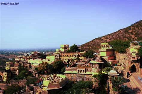 The magnificence of Neemrana Fort Palace - Sassily Solo