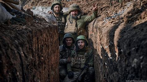 Ukraine Inside The Trenches And Hospitals Of Bakhmut Dw