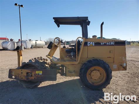 2000 Caterpillar Cp 323c Vibratory Padfoot Compactor Bigiron Auctions