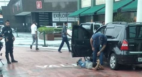 Ação policial termina em tiroteio no estacionamento de shopping