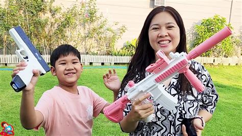 น้องบีม รีวิวของเล่น Ep249 ปืนฉีดน้ำไฟฟ้า Gun Toys Youtube