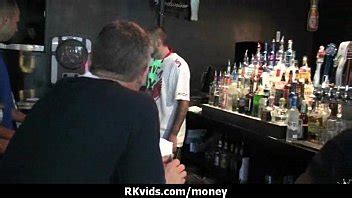 desesperada desnuda en público y folla para pagar el alquiler XVIDEOS