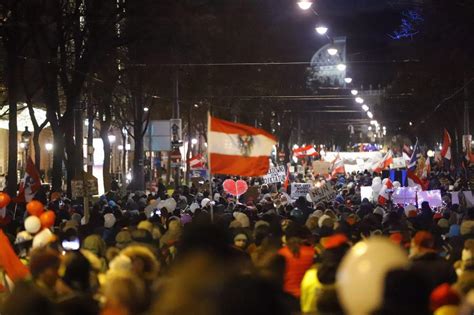 Hrvatska Zastava Na Prosvjedu U Be U Probijena Policijska Blokada