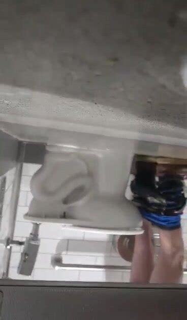 Guy Wiping Ass ThisVid