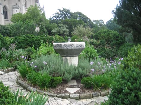An Afternoon in the National Cathedral Bishop’s Garden « Simply Gardens
