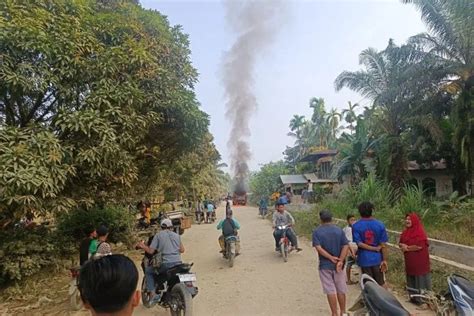 Main Gawai Sambil Nyetir Sopir Dump Truk Tabrak Siswa SD Hingga Tewas