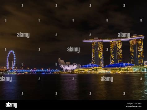 Night View of Marina Bay, Singapore Stock Photo - Alamy