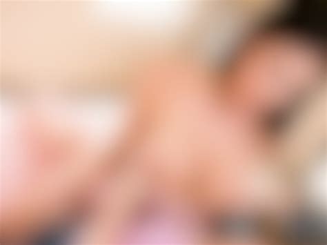 Mommysgirl Anya Olsen Eats And Fingers Busty Milf Reagan Foxx With