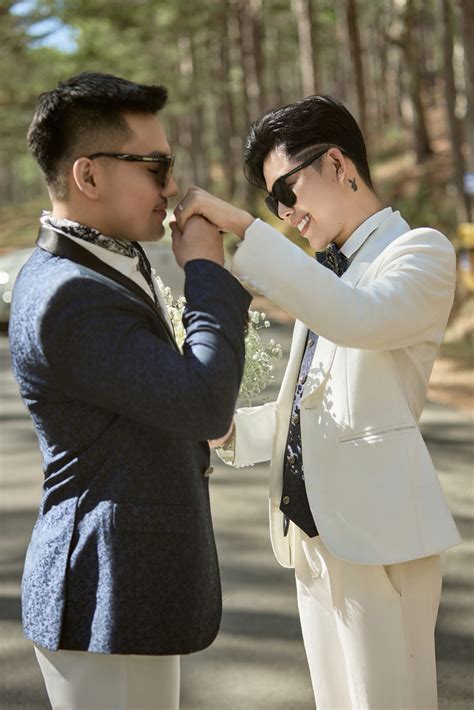 Đám cưới đồng giới hot nhất Cần Thơ khiến dân mạng xôn xao