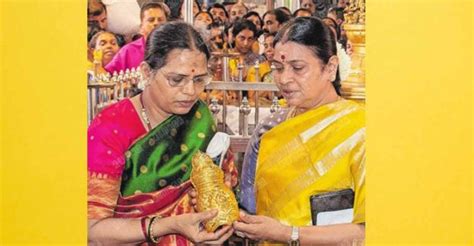 Tamil Nadu CM's spouse Durga Stalin presents golden crown to Guruvayur ...