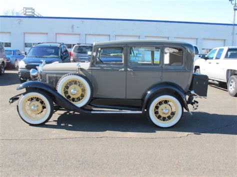 Town Sedan Murray Body Slantback Windshield Classic Ford Model A 1931