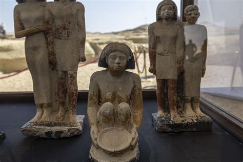 Egipto Descubre Cuatro Tumbas De Faraones Y Una Momia Cerca De El Cairo