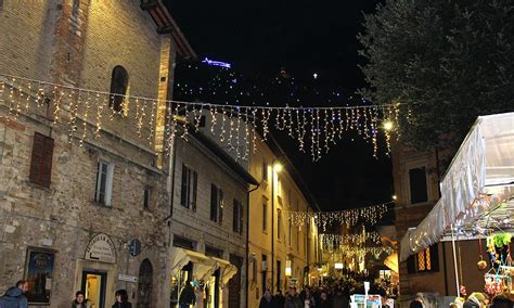 Natale A Gubbio 2024 Accensione Dell Albero E Mercatini