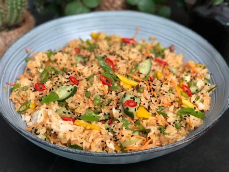 Rijstsalade Met Groenten Een Zomerse Maaltijd Familie Over De Kook