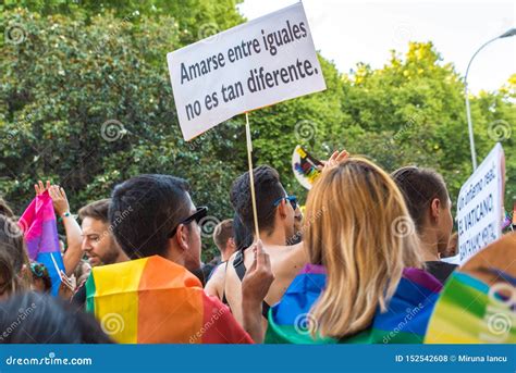 Madri Espanha De Julho De Gay Pride Pessoa Da Parada Alegre De Orgullo Foto De