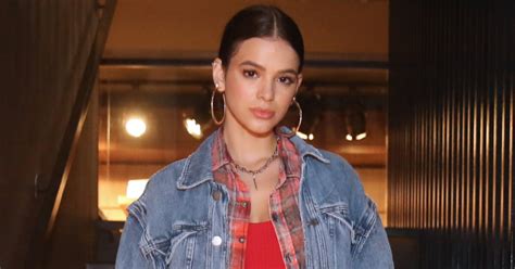 Bruna Marquezine Decora Casa Improvisa Fogueira E Usa Look Junino Em