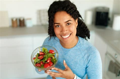 Premium Photo Happy African American Woman In Sportswear Eating