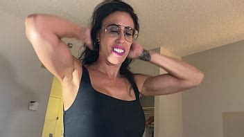 Mi traviesa madrastra Candice Cum le dio a su hijastro una mamada rápida XVIDEOS