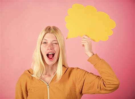 Idée et inspiration Concept d idée et de remue méninges Fille blonde