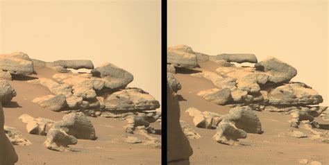 Martian surface features be poppin' : r/CrossView