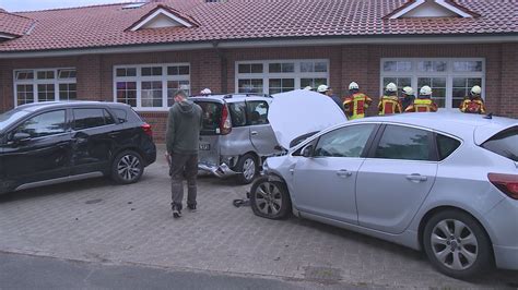 NonstopNews Älterer BMW Fahrer übersieht beim verlassen von