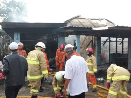 Kebakaran Warung Makan Di Cilangkap Berhasil Dipadamkan Detak Co