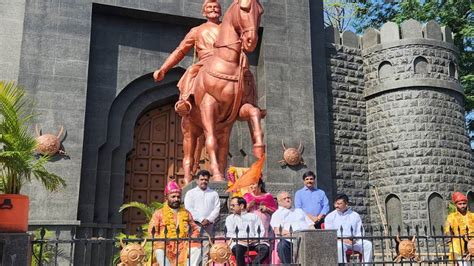 Indore News शिवाजी प्रतिमा के समक्ष घोष वंदन माल्यार्पण कर बताया राज्याभिषेक दिवस की महत्ता