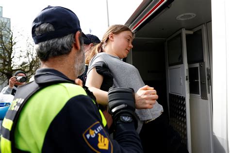 Greta Thunberg Bei Stra Enblockaden In Den Haag Festgenommen Klima