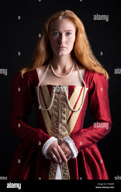 Tudor Costume Hi Res Stock Photography And Images Alamy