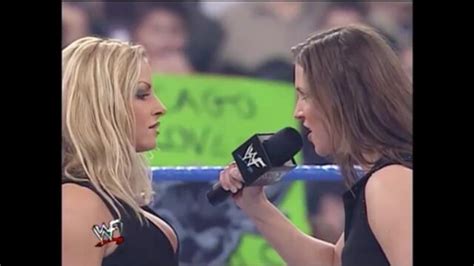 Stephanie McMahon calls out Trish Stratus - Videoclip.bg