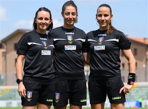 Calcio Chi Maria Sole Ferrieri Caputi Il Primo Arbitro Donna In