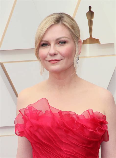 Kirsten Dunst Wore A Rosy Vintage Dress For Oscars 2022 With Husband Jesse Plemons Photo