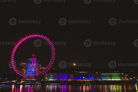 London eye at night 11361752 Stock Photo at Vecteezy