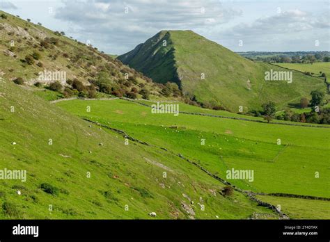 Thorpe Cloud seen from Bunster Hill, Peak District, Derbyshire, England Stock Photo - Alamy