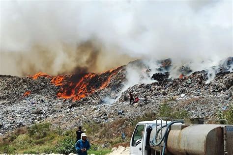 Tempat Pembuangan Akhir Sampah Suwung Denpasar Terbakar