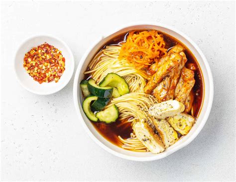 Рецепт блюда Корейская лапша Кукси с мясом и битыми огурцами по шагам с ...