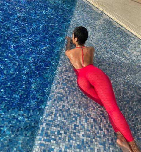 Rihanna Showed A New Erotic Lingerie Wet In The Pool Photos The Fappening