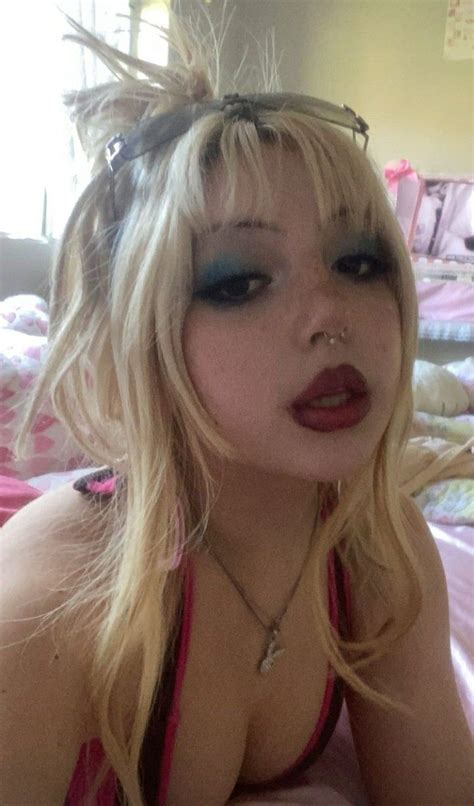 Pin By Isabel On Art In Blonde Hair Girl Hairdos For Short Hair Blonde Hair Inspiration