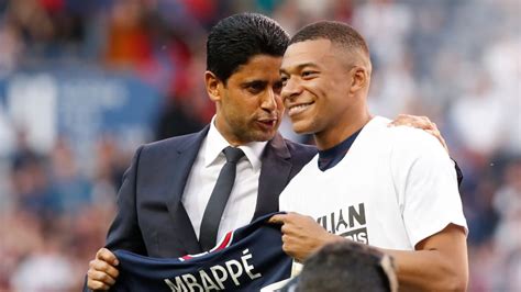 Mbappé cobra dívida de 482 milhões do PSG não pagou