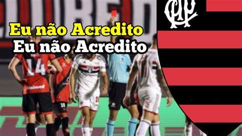 Fato São Paulo aproveita vacilo e vence Athletico em noite de expulsão