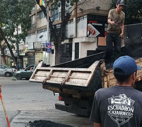 Colocaron 25 Toneladas De Asfalto Caliente En Las Calles De Caracas