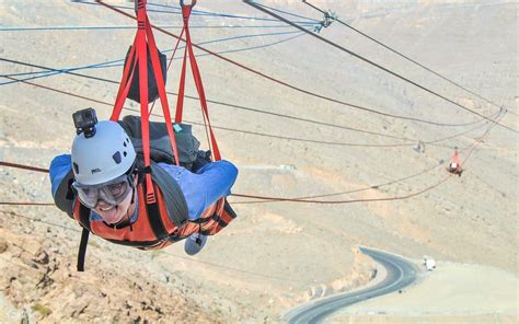 体验世界上最长的 Jebel Jais 高空滑索的刺激，距迪拜仅很短的车程 Klook客路