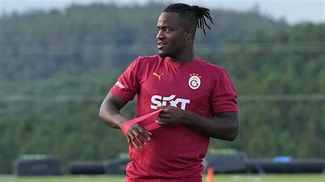 Galatasaray A Imza Atan Batshuayi Den Fenerbah E Ye Olay G Nderme