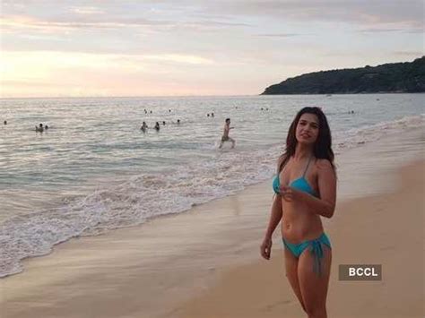 6 Hot Sexy Naina Singh Bikini Pics