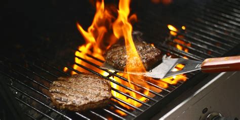 Grill Burgers With Ice Cubes - How to Keep Burgers From Drying Out