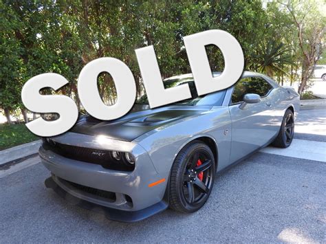 Dodge Challenger Hellcat Gray