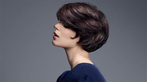 short brunette hair    shape long bangs  full neck